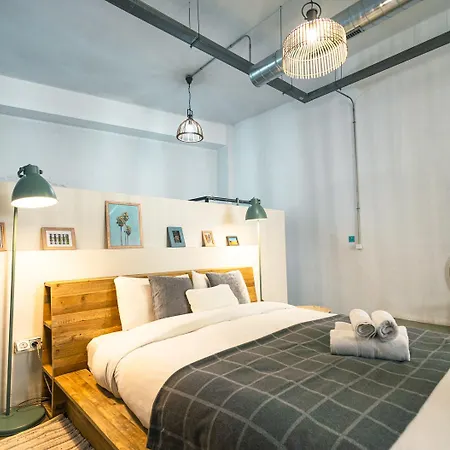 Loft-style Ground Floor Flat Apartment *