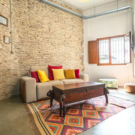 Loft-style Ground Floor Flat Apartment *