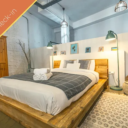Loft-style Ground Floor Flat Apartment *