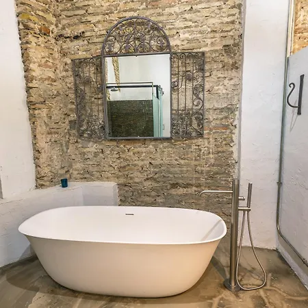Loft-style Ground Floor Flat